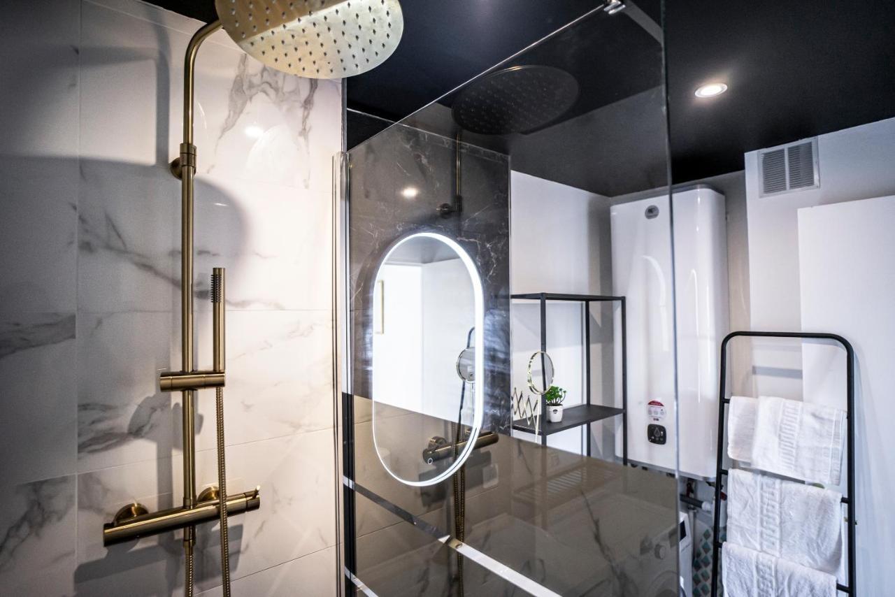 Au Palais Des Pyrenees! Hyper Centre -Clim-Balcon-Parking Gratuit Apartment Pau Bagian luar foto